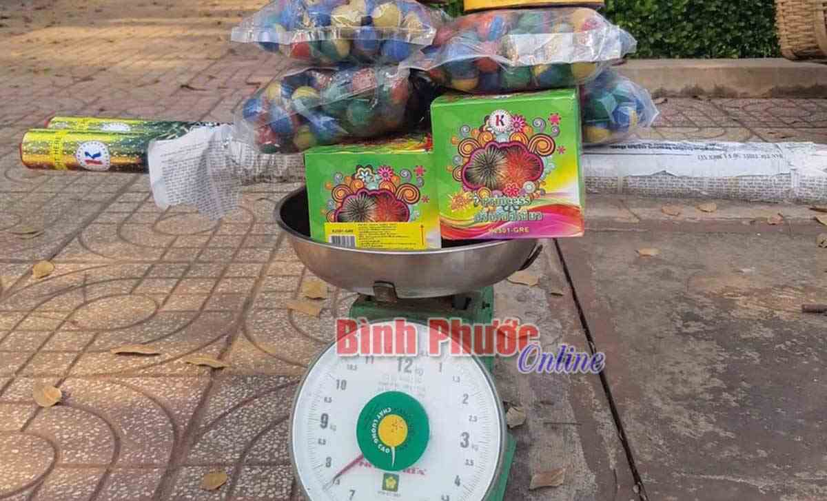 Công an huyện Hớn Quản bắt 7,8kg pháo lậu Công an huyện Hớn Quản bắt 7,8kg pháo lậu