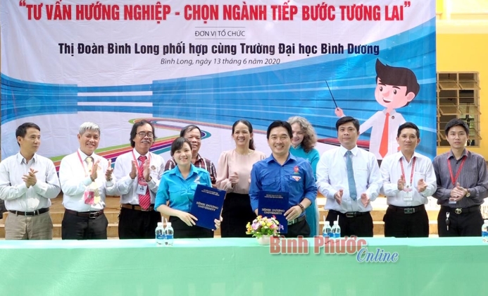 Hơn 500 học sinh khối 11, 12 được tư vấn hướng nghiệp Hơn 500 học sinh khối 11, 12 được tư vấn hướng nghiệp