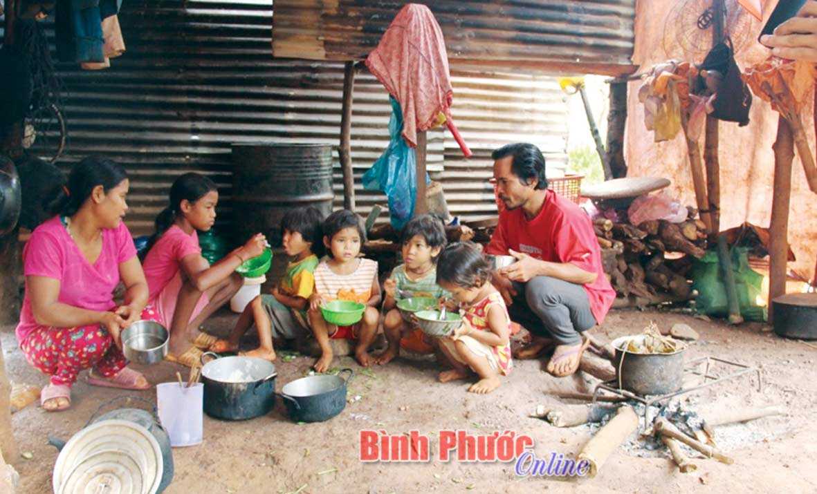 Thị Nhung mong được đến trường