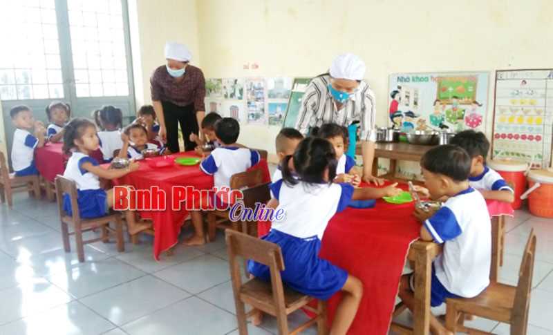 Trường mẫu giáo Hoa Lan: Trên 40% bé khỏe, bé ngoan