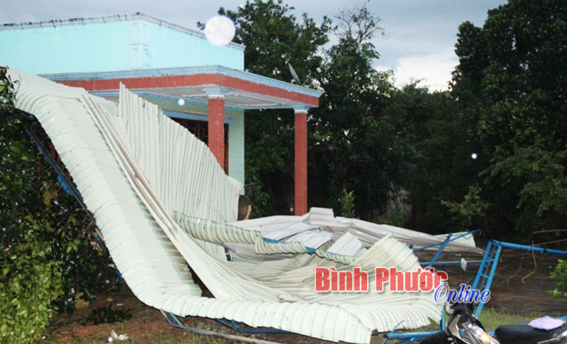 33 căn nhà bị sập, tốc mái do gió lốc 33 căn nhà bị sập, tốc mái do gió lốc
