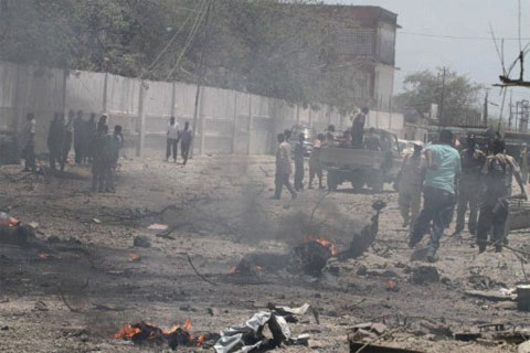 Đánh bom tòa nhà chính phủ Somalia, 70 người chết Đánh bom tòa nhà chính phủ Somalia, 70 người chết