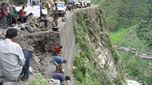 Nepal: xe buýt lao xuống núi, 41 người chết Nepal: xe buýt lao xuống núi, 41 người chết