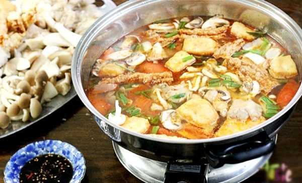Lẩu nấm chua cay