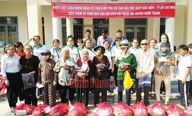 390 phần quà tết tặng người mù 390 phần quà tết tặng người mù