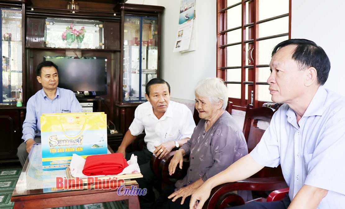 Từ an sinh xã hội hướng đến giảm nghèo bền vững Từ an sinh xã hội hướng đến giảm nghèo bền vững