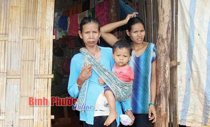 3 anh em trên 10 tuổi nhưng chưa một ngày được đến lớp 3 anh em trên 10 tuổi nhưng chưa một ngày được đến lớp
