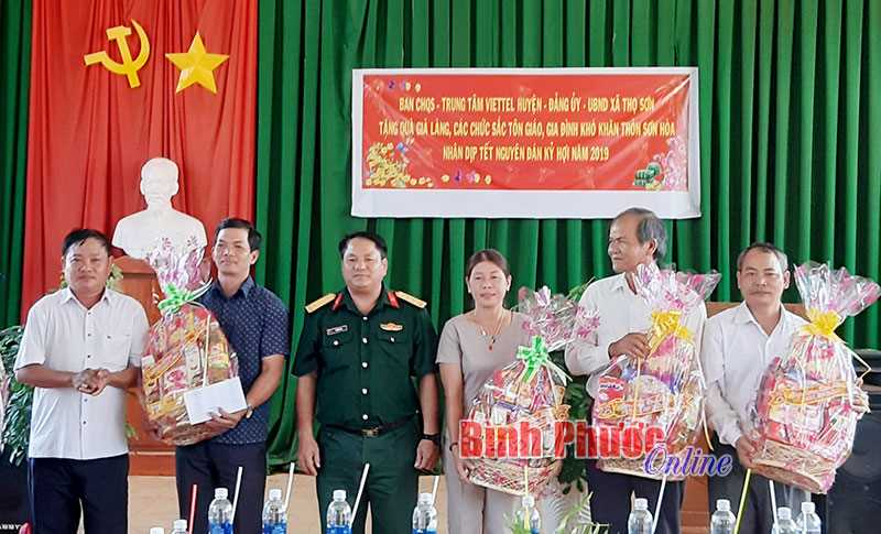 Ban CHQS huyện Bù Đăng chăm lo tết cho đồng bào DTTS Ban CHQS huyện Bù Đăng chăm lo tết cho đồng bào DTTS