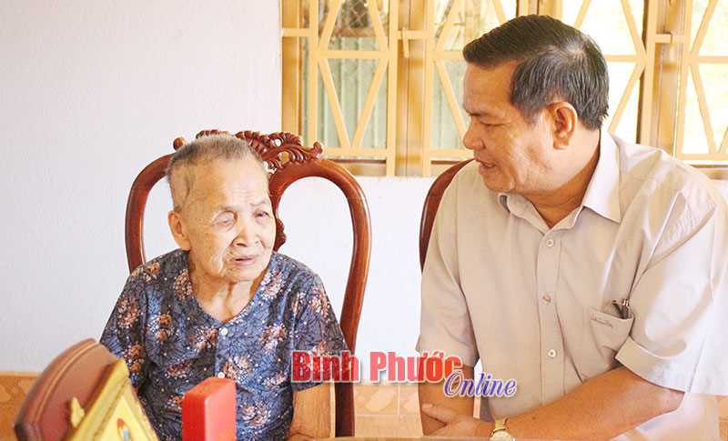 Phú Riềng: Gần 3 tỷ đồng hỗ trợ gia đình chính sách, người có công Phú Riềng: Gần 3 tỷ đồng hỗ trợ gia đình chính sách, người có công
