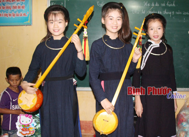 3hocsinh.jpg