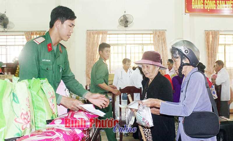 Chùm ảnh: Thắm tình quân dân nơi biên giới Chùm ảnh: Thắm tình quân dân nơi biên giới