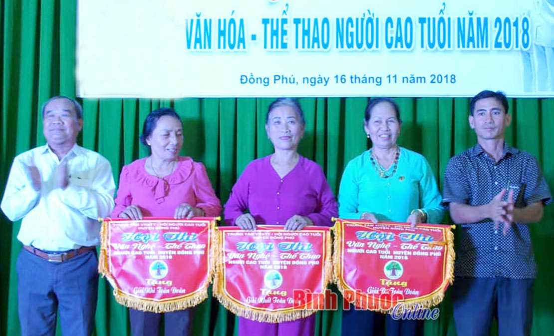 Người cao tuổi Tân Tiến gìn giữ giá trị truyền thống Người cao tuổi Tân Tiến gìn giữ giá trị truyền thống