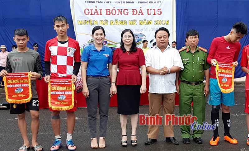 Bù Đăng khai mạc giải bóng đá U15 hè 2018 Bù Đăng khai mạc giải bóng đá U15 hè 2018