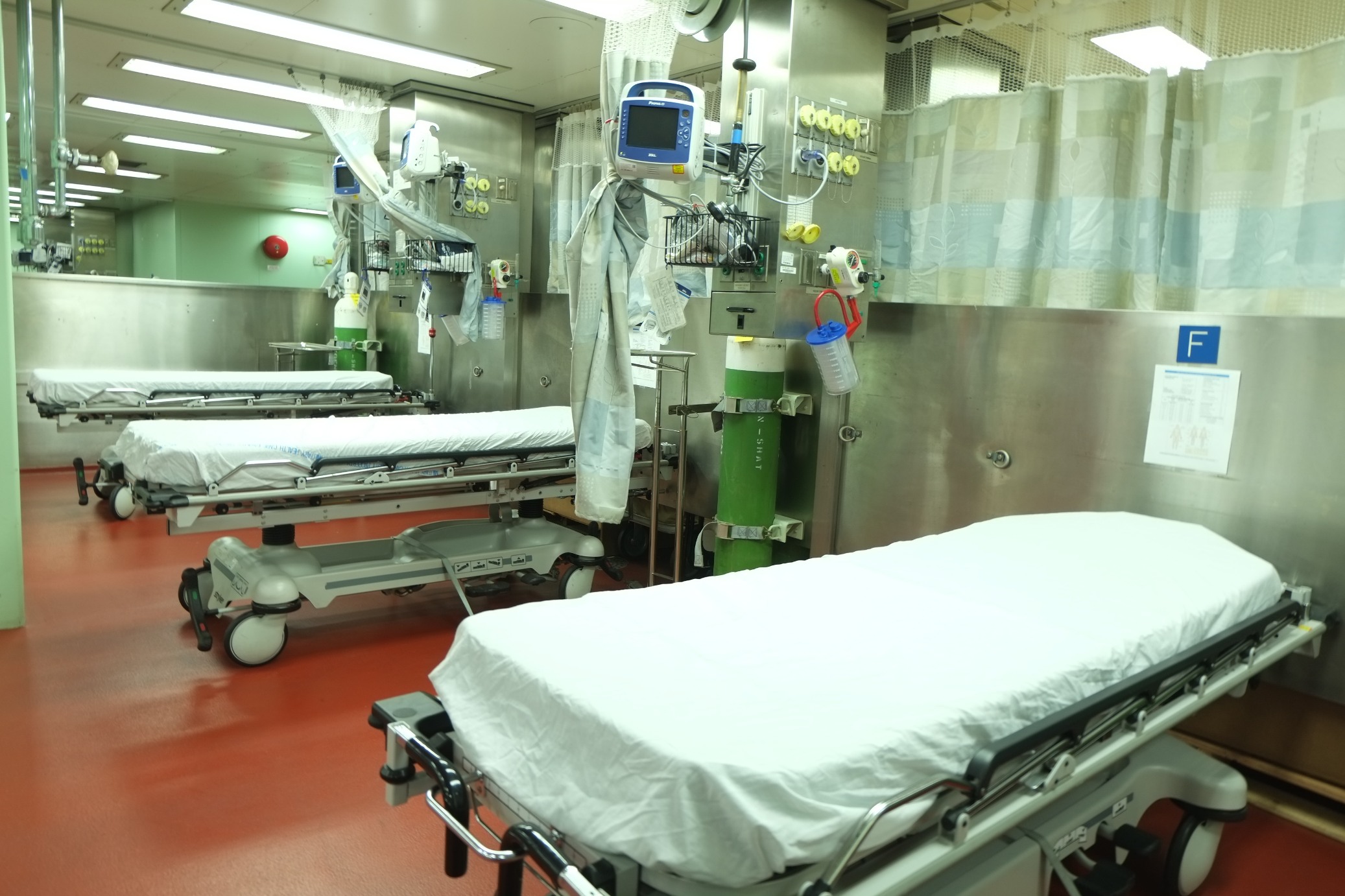 420-20phong20benh20tren20tau20mercy18082015084130.JPG