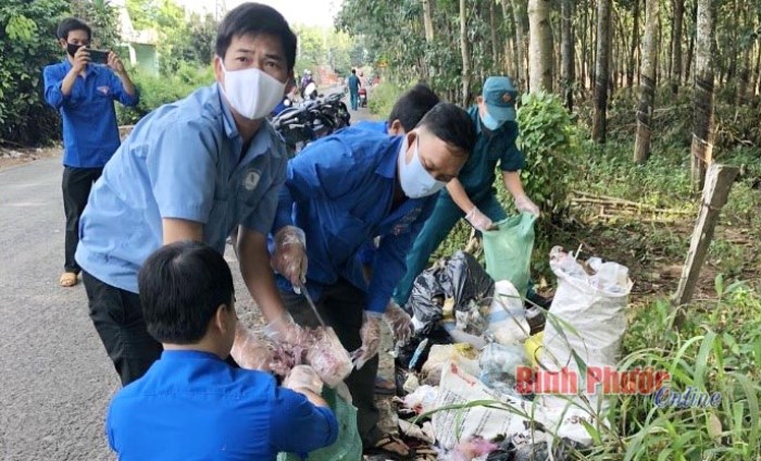 Ra quân dọn dẹp vệ sinh môi trường