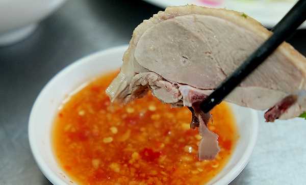 Vịt luộc chấm mắm gừng đậm chất miền Nam