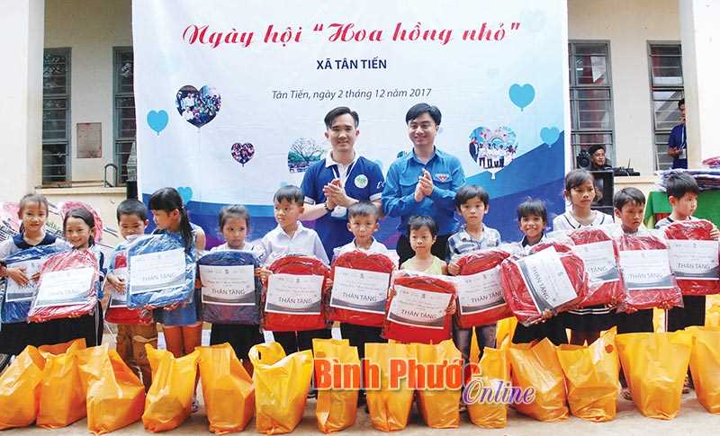 732 phần quà tặng học sinh nghèo, DTTS 732 phần quà tặng học sinh nghèo, DTTS