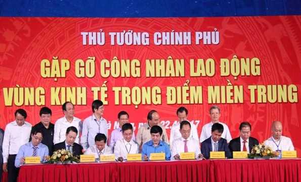 Công nhân viên lao động sẽ mua được vé máy bay giá rẻ dịp lễ, Tết
