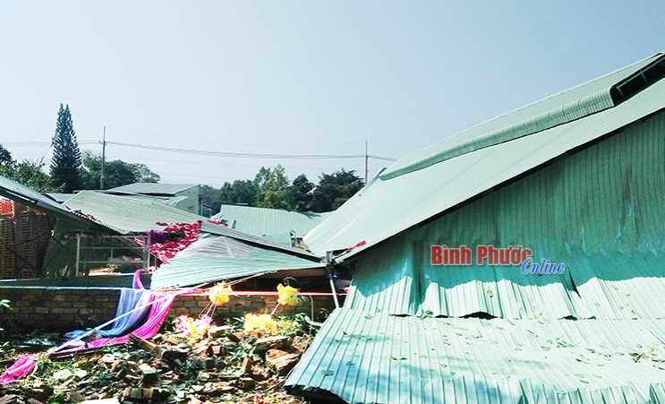 Toàn tỉnh có 65 căn nhà bị sập, cuốn trôi, sạt lở, tốc mái