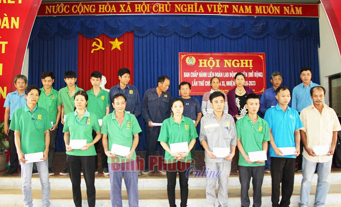 46 phần quà và 2 “Mái ấm công đoàn” tặng đoàn viên 46 phần quà và 2 “Mái ấm công đoàn” tặng đoàn viên