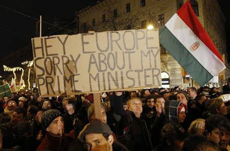 Hàng chục ngàn người biểu tình chống chính phủ Hungary Hàng chục ngàn người biểu tình chống chính phủ Hungary