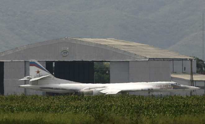 Tiêm kích F-16 Na Uy kèm chặt một phi đội bay 'khủng' của Nga Tiêm kích F-16 Na Uy kèm chặt một phi đội bay 'khủng' của Nga