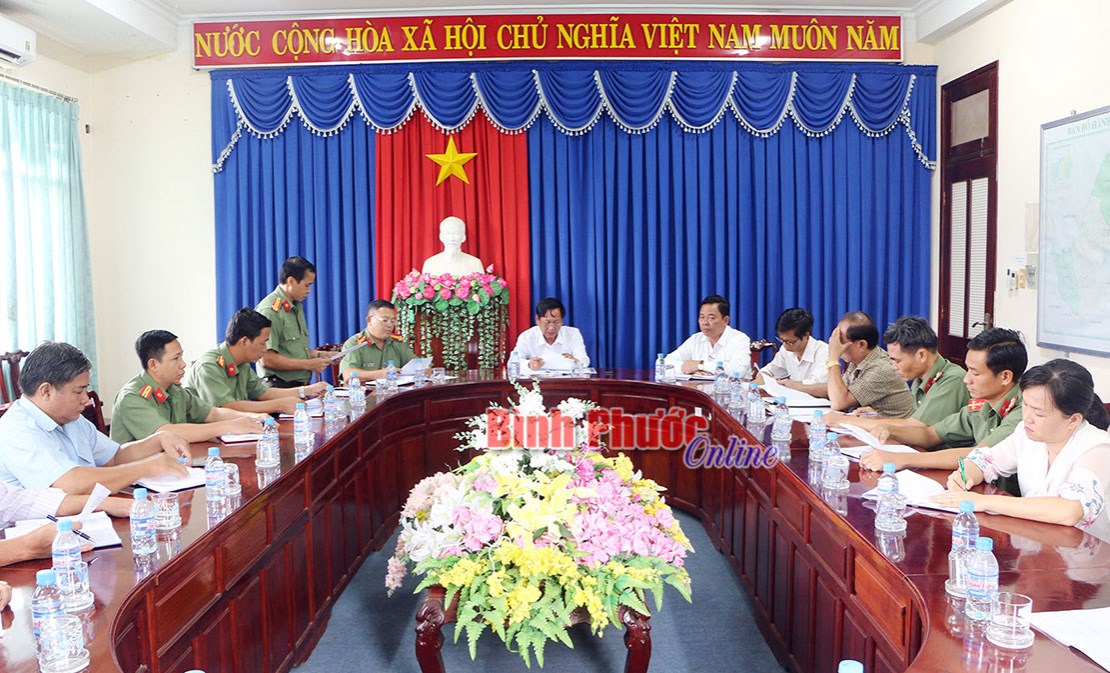 Thông tin thêm vụ chữa bệnh bằng nước lã Thông tin thêm vụ chữa bệnh bằng nước lã