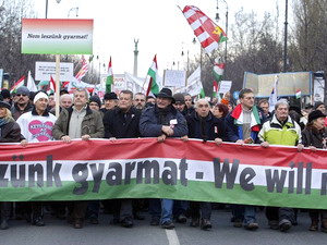Hungary: 100.000 người tuần hành ủng hộ chính phủ Hungary: 100.000 người tuần hành ủng hộ chính phủ