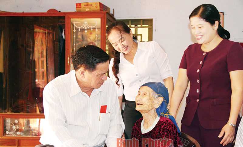 Ngày xuân về thăm gia đình “tứ đại đồng đường”
