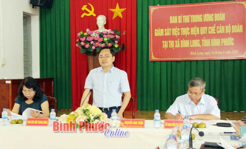 Trung ương Đoàn giám sát quy chế cán bộ đoàn tại Bình Long Trung ương Đoàn giám sát quy chế cán bộ đoàn tại Bình Long