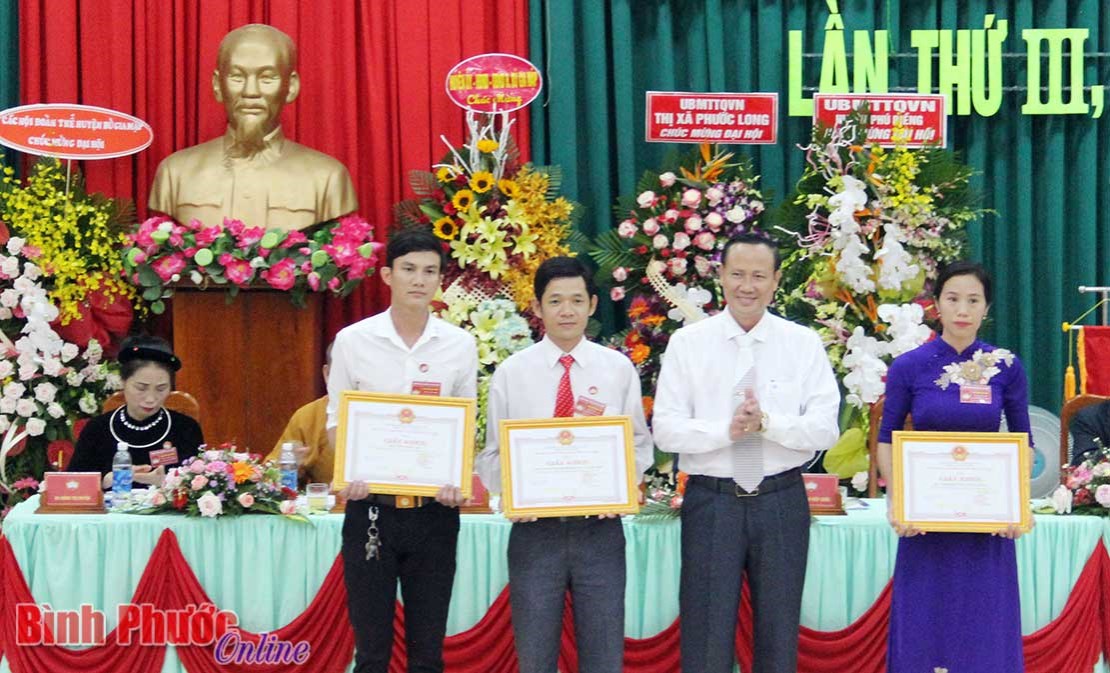 Vững bước một chặng đường Vững bước một chặng đường