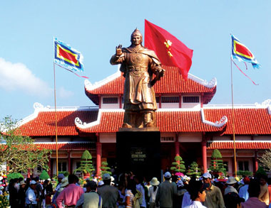 Về Bảo tàng Quang Trung xem cây me di sản Về Bảo tàng Quang Trung xem cây me di sản