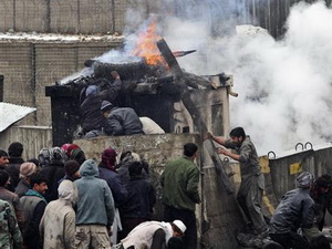 Taliban kêu gọi trả thù những kẻ đốt Kinh Koran Taliban kêu gọi trả thù những kẻ đốt Kinh Koran