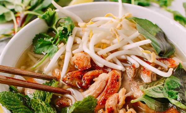 Tự nấu phở gà kiểu mới ngon mê ly với công thức siêu đơn giản