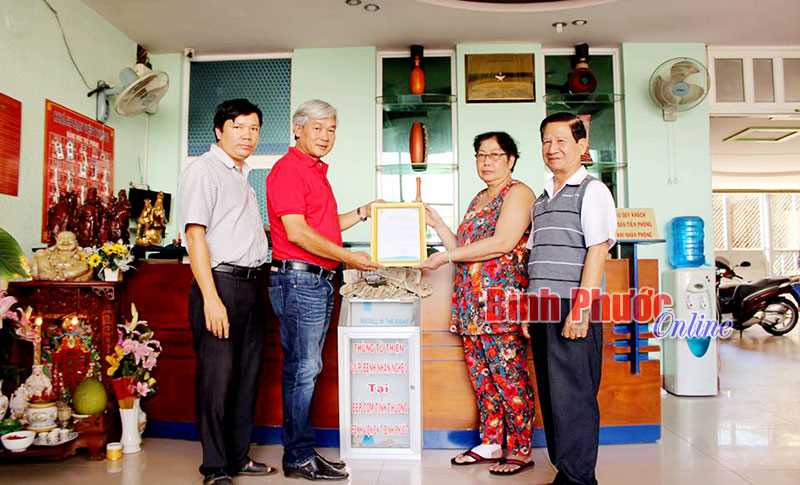 “Thùng từ thiện” - chung tay vì người nghèo