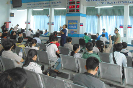 Giá vé xe tết tăng hơn ba lần Giá vé xe tết tăng hơn ba lần
