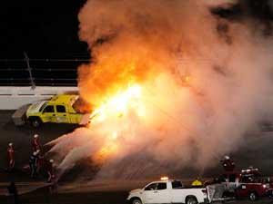 Tai nạn kinh hoàng trên đường đua Daytona 500 Tai nạn kinh hoàng trên đường đua Daytona 500