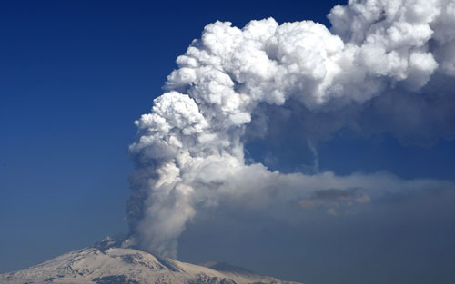 Núi lửa Etna lại phun trào Núi lửa Etna lại phun trào