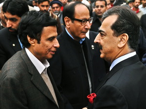 Pakistan hạ giá nhiên liệu để làm dịu căng thẳng Pakistan hạ giá nhiên liệu để làm dịu căng thẳng