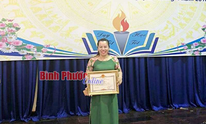 Cô nuôi dạy trẻ nhiệt huyết với nghề Cô nuôi dạy trẻ nhiệt huyết với nghề