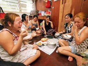 Khẩn trương giúp các lao động Việt Nam ở Malaysia Khẩn trương giúp các lao động Việt Nam ở Malaysia