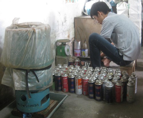 Bắt quả tang sang chiết gas trái phép