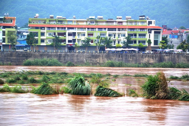 Trung Quốc ngừng xả nước, lũ thượng nguồn sông Hồng rút 1,7 mét Trung Quốc ngừng xả nước, lũ thượng nguồn sông Hồng rút 1,7 mét