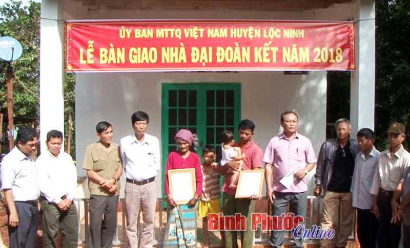 Lộc Ninh: Bàn giao 2 nhà đại đoàn kết Lộc Ninh: Bàn giao 2 nhà đại đoàn kết