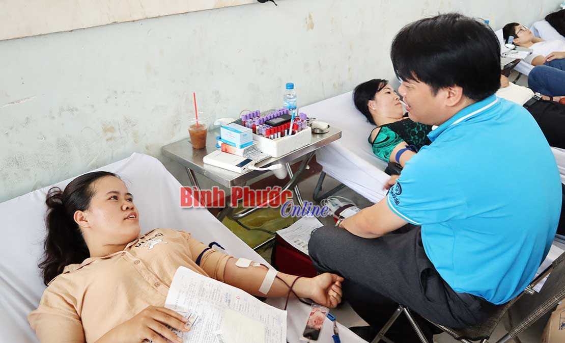 Đồng Xoài thu 1.668 đơn vị máu Đồng Xoài thu 1.668 đơn vị máu