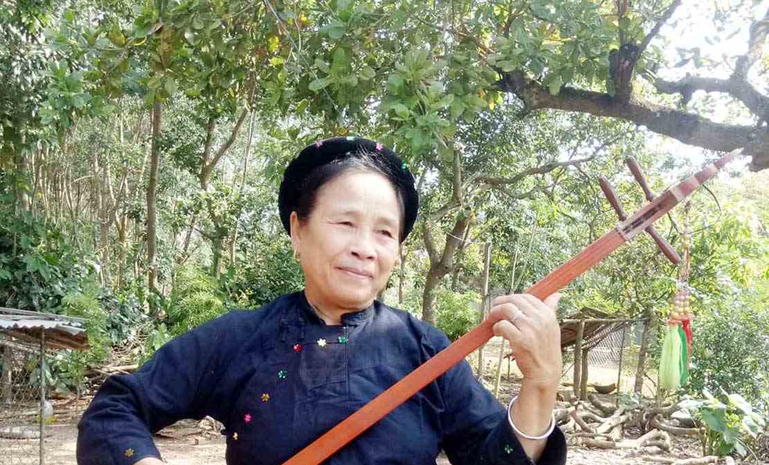 Nặng lòng với đàn tính, hát then Nặng lòng với đàn tính, hát then