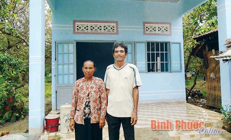 Già làng Điểu Minh được tặng nhà “Đại đoàn kết” Già làng Điểu Minh được tặng nhà “Đại đoàn kết”