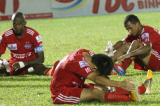Vòng cuối lượt đi V-League Eximbank 2012: Đà Nẵng lên đầu bảng Vòng cuối lượt đi V-League Eximbank 2012: Đà Nẵng lên đầu bảng