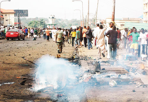 Sập nhà thờ và nổ bom ở Nigeria, 60 người chết Sập nhà thờ và nổ bom ở Nigeria, 60 người chết
