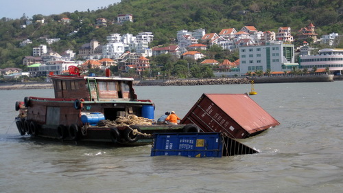 Va chạm trên biển, tàu chở container bị chìm Va chạm trên biển, tàu chở container bị chìm